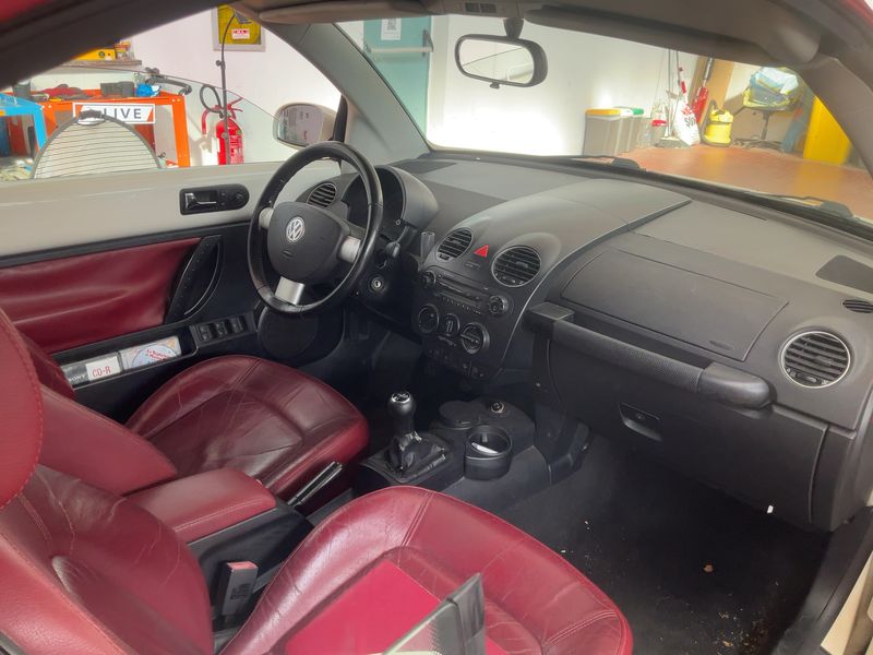 Volkswagen New Beetle 1.9 TDI Red Edition — zdjęcie 12