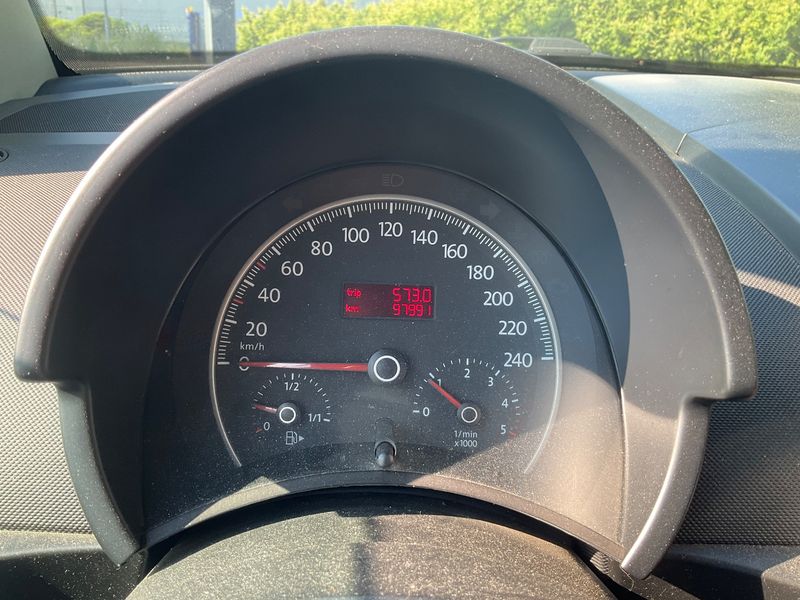 Volkswagen New Beetle 1.9 TDI Red Edition — zdjęcie 13