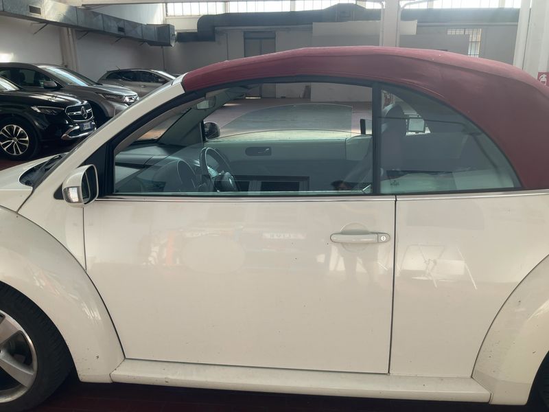 Volkswagen New Beetle 1.9 TDI Red Edition — zdjęcie 4