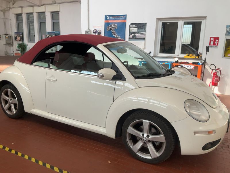 Volkswagen New Beetle 1.9 TDI Red Edition — zdjęcie 8