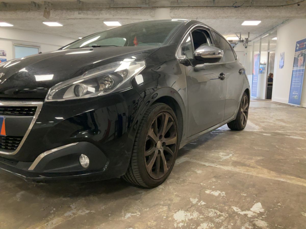 Peugeot 208 1.2 e-THP Féline