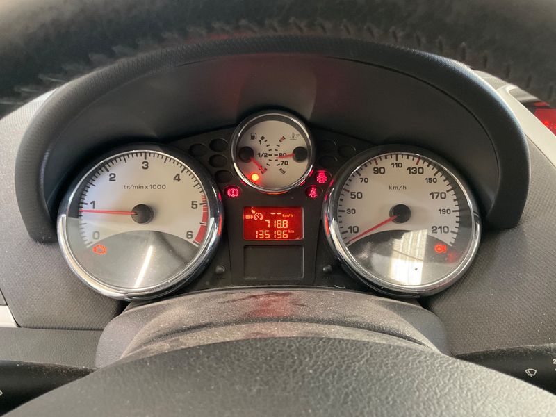 Peugeot 207 1.4 HDi Série 64 — zdjęcie 13