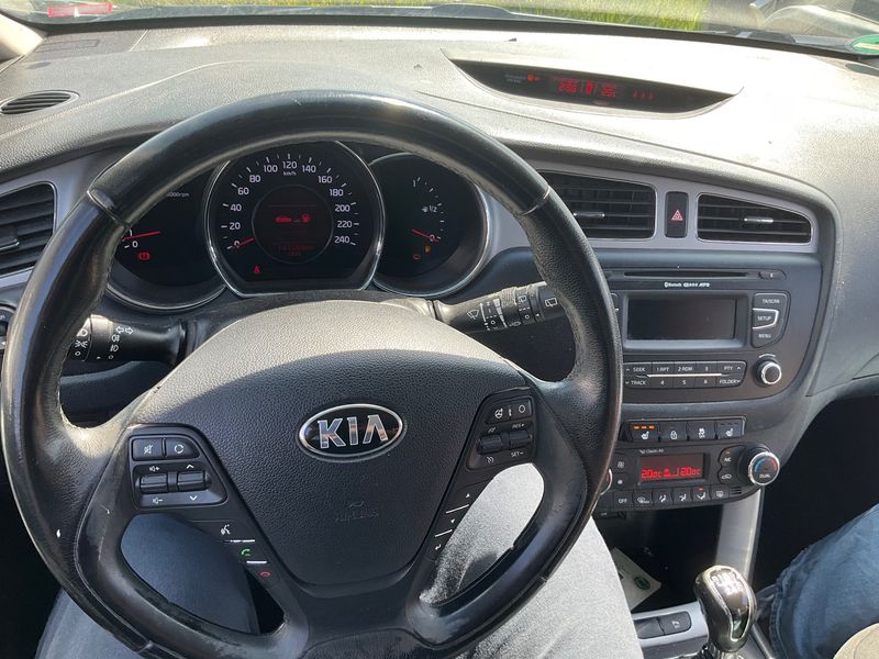 Kia cee'd 1.4 FIFA World Cup Edition — zdjęcie 12