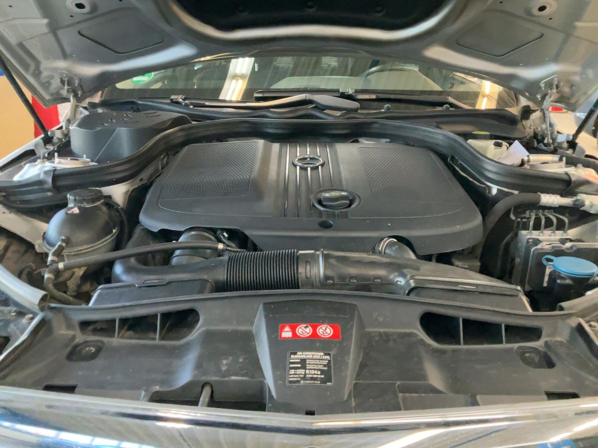 Mercedes-Benz E-Klasse 2012 — photo 22