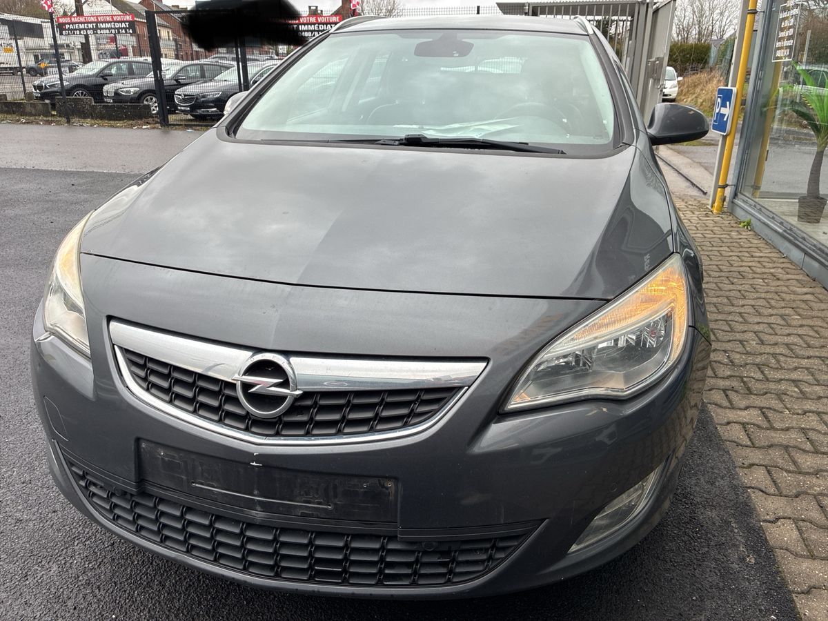 Opel Astra 2012 — photo 8