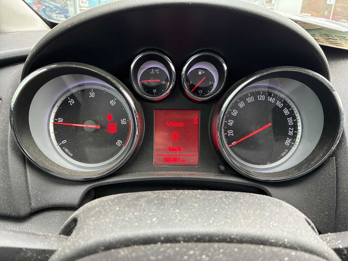 Opel Astra 2012 — photo 13