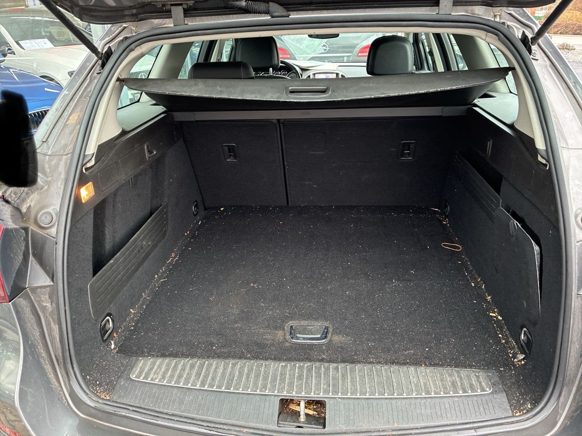 Opel Astra 2012 — photo 10