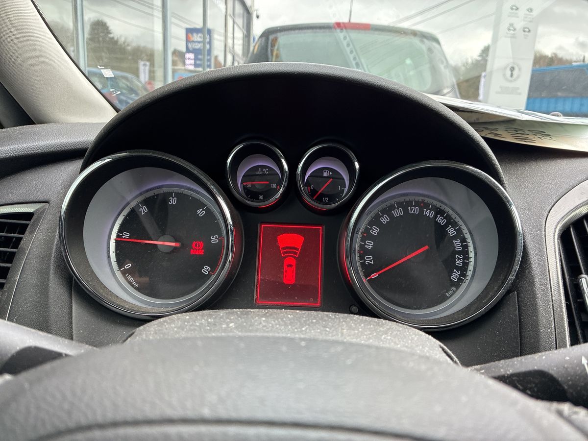 Opel Astra 2012 — photo 22