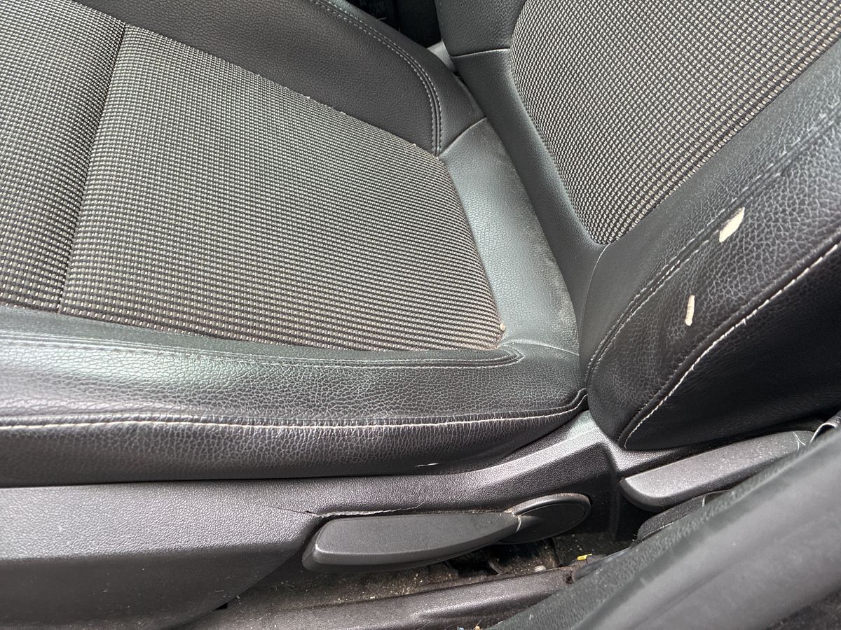 Opel Astra 2012 — photo 30