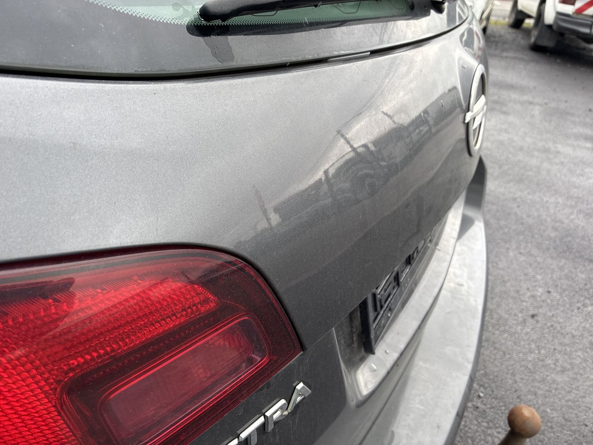 Opel Astra 2012 — photo 38