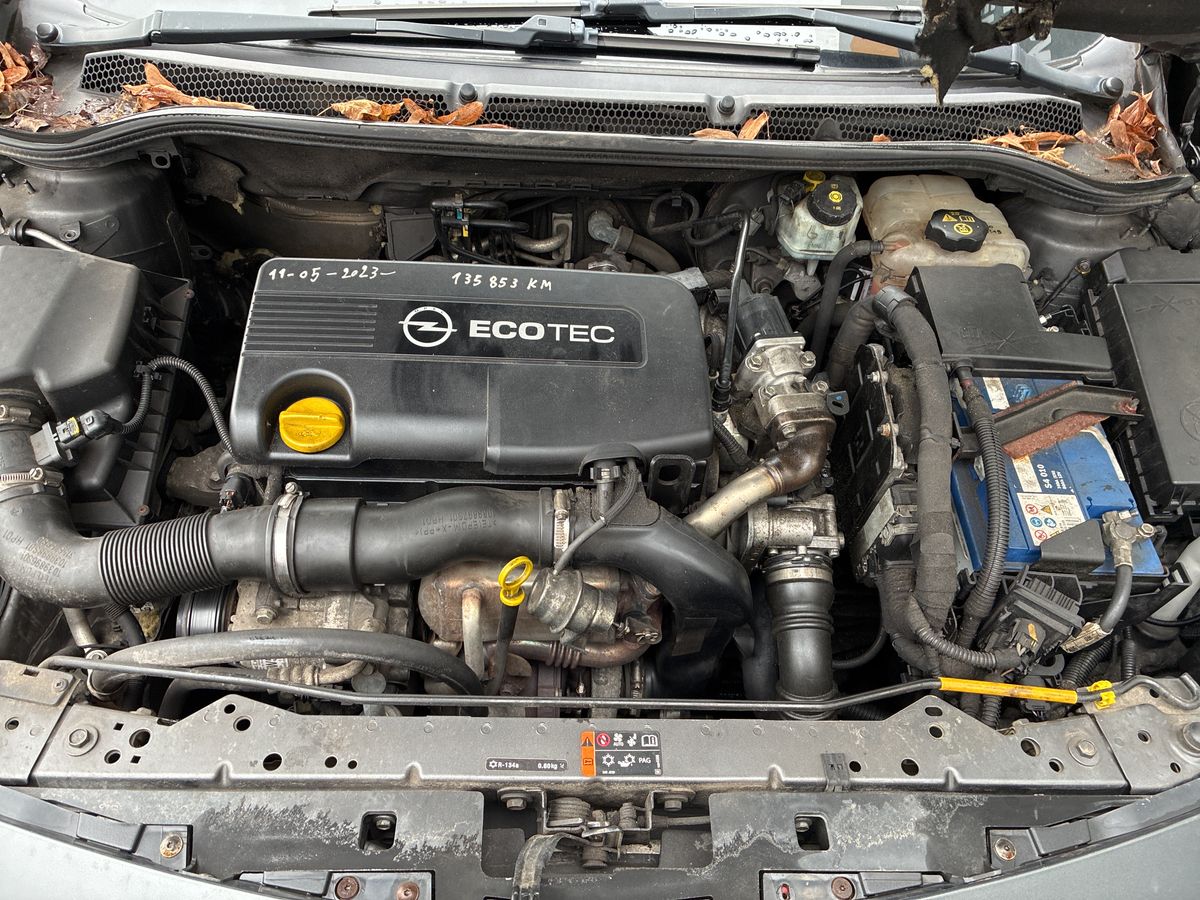 Opel Astra 2012 — photo 9