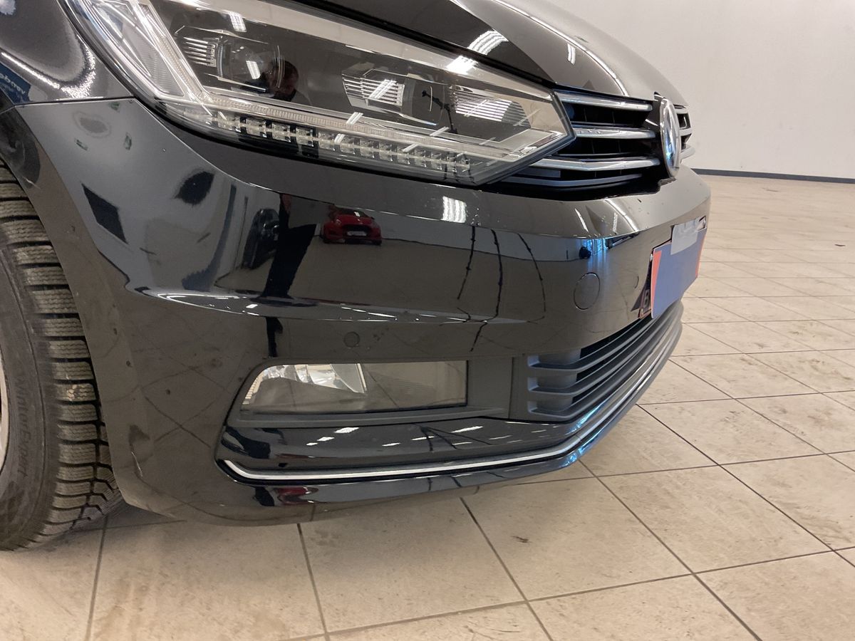 Volkswagen Touran 2020 — photo 44