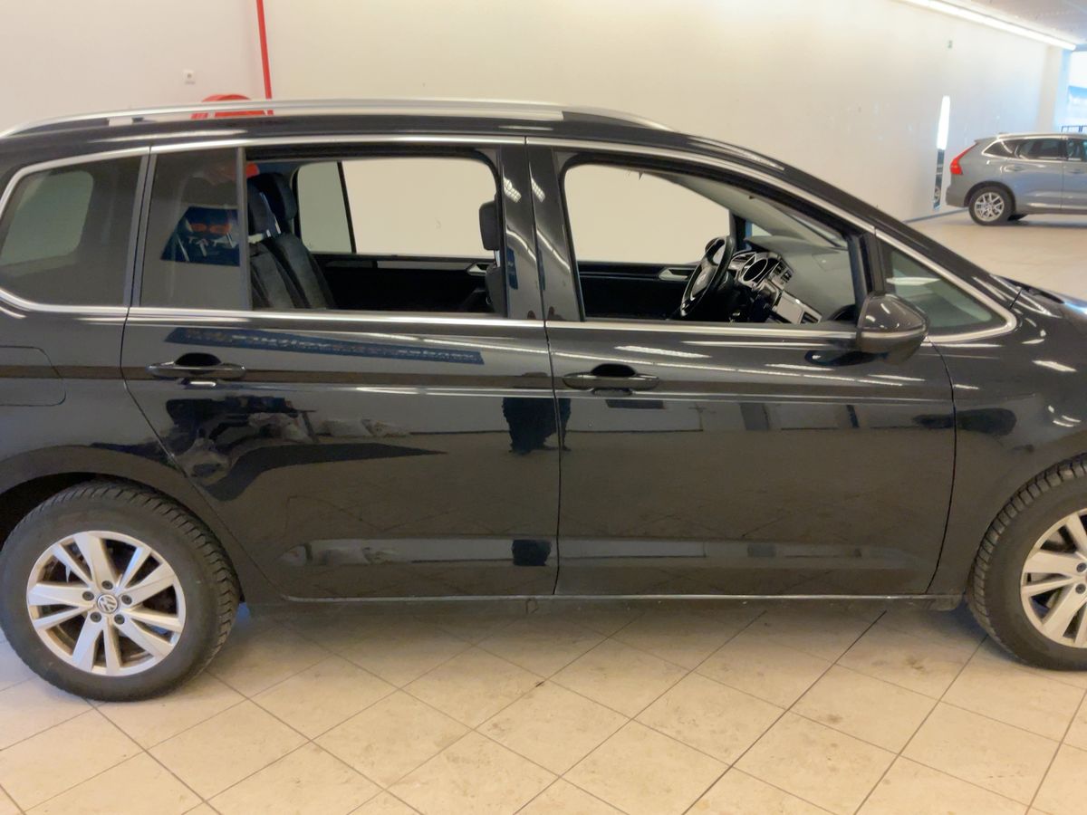 Volkswagen Touran 2020 — photo 11