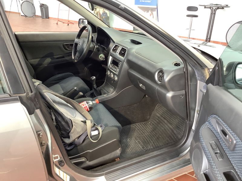 Subaru Impreza 1.5 R — zdjęcie 3