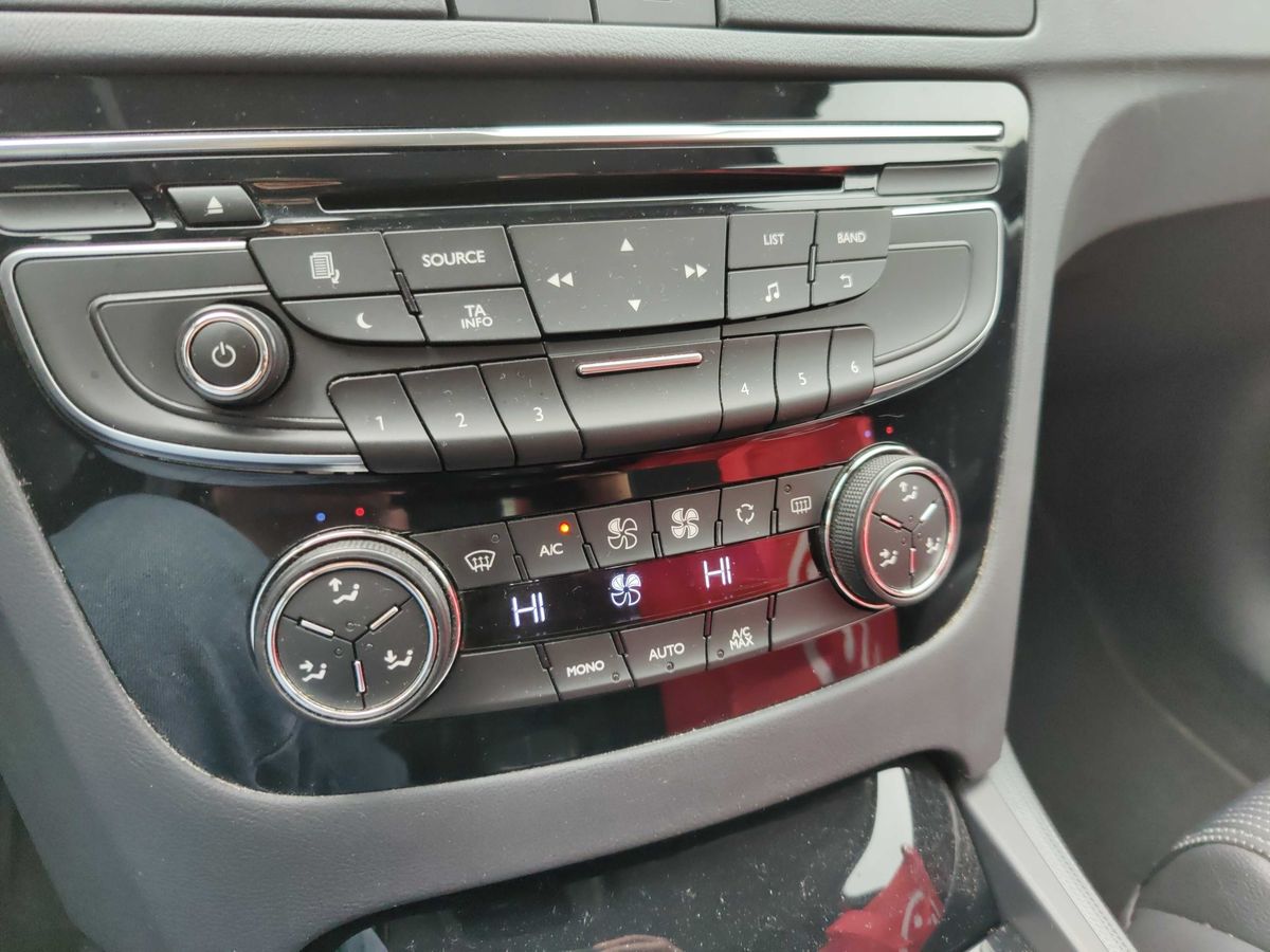 Peugeot 508 2013 — photo 21