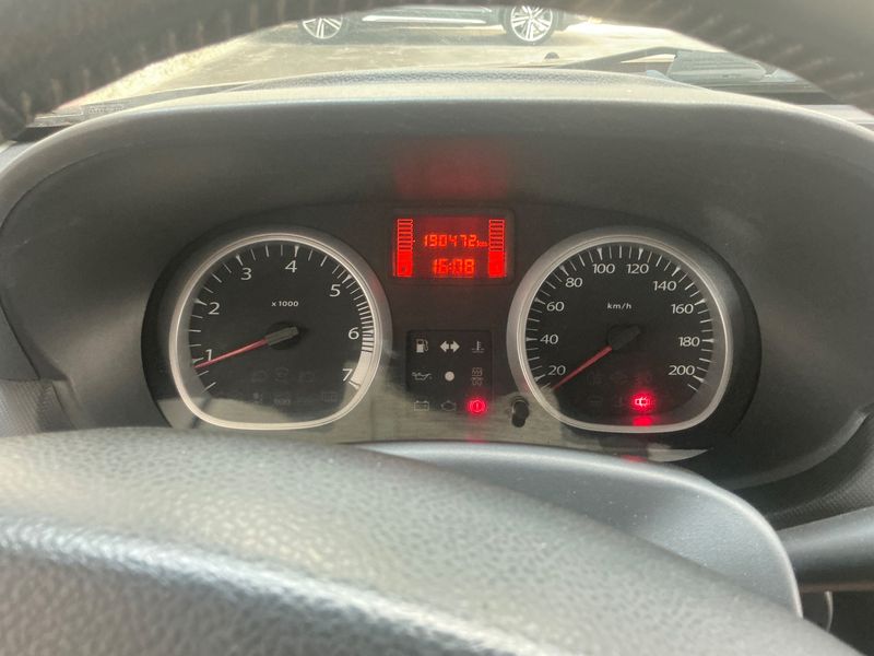 Dacia Duster 1.5 dCi Laureate 4x4 — zdjęcie 13