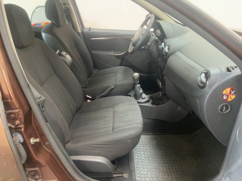 Dacia Duster 1.5 dCi Laureate 4x4 — zdjęcie 11