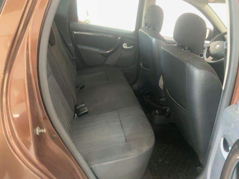 Dacia Duster 1.5 dCi Laureate 4x4 — zdjęcie 14