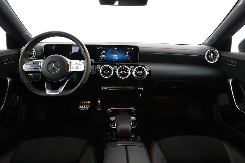 Mercedes-Benz CLA-Klasse CLA 200 Shooting Brake AMG Line — zdjęcie 12