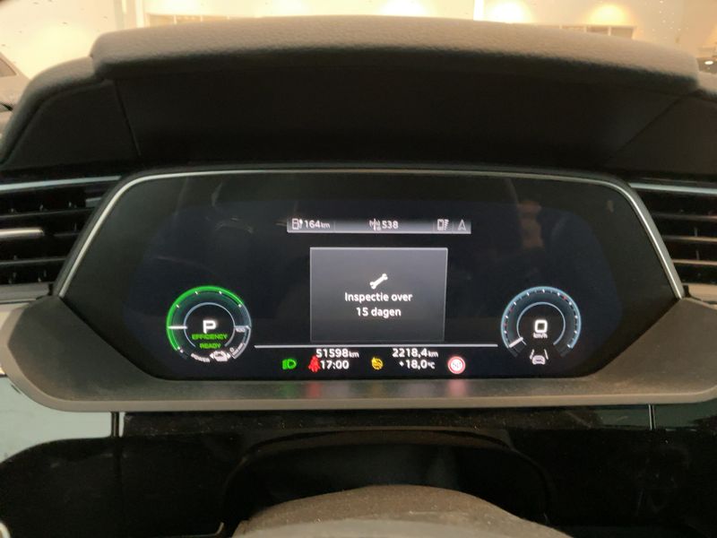Audi Q8 50 e-tron quattro S line — zdjęcie 13