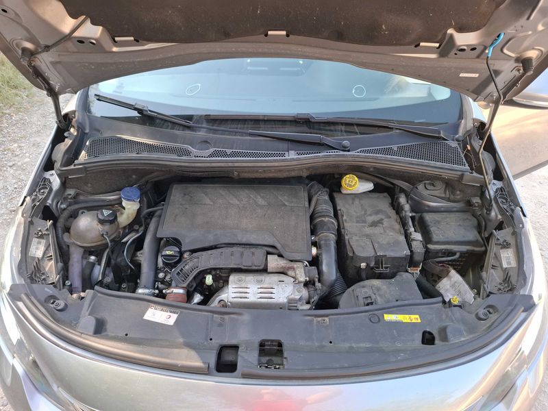 Peugeot 2008 1.2 PureTech Allure 2018 – снимка 8