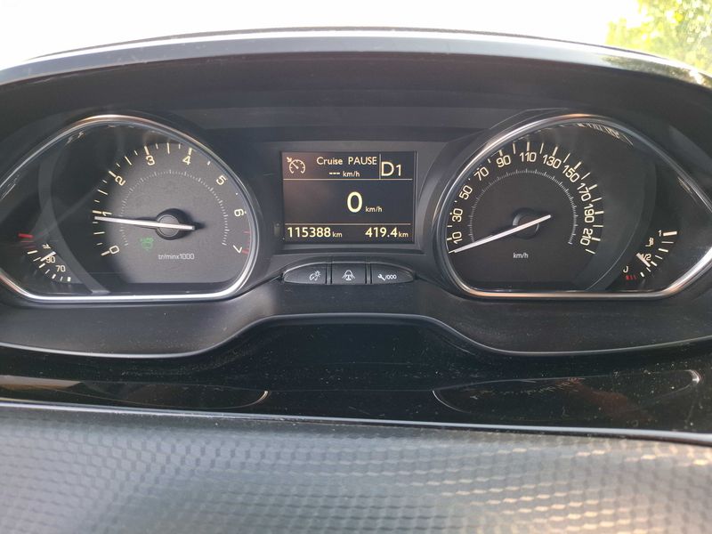 Peugeot 2008 1.2 PureTech Allure 2018 – снимка 12
