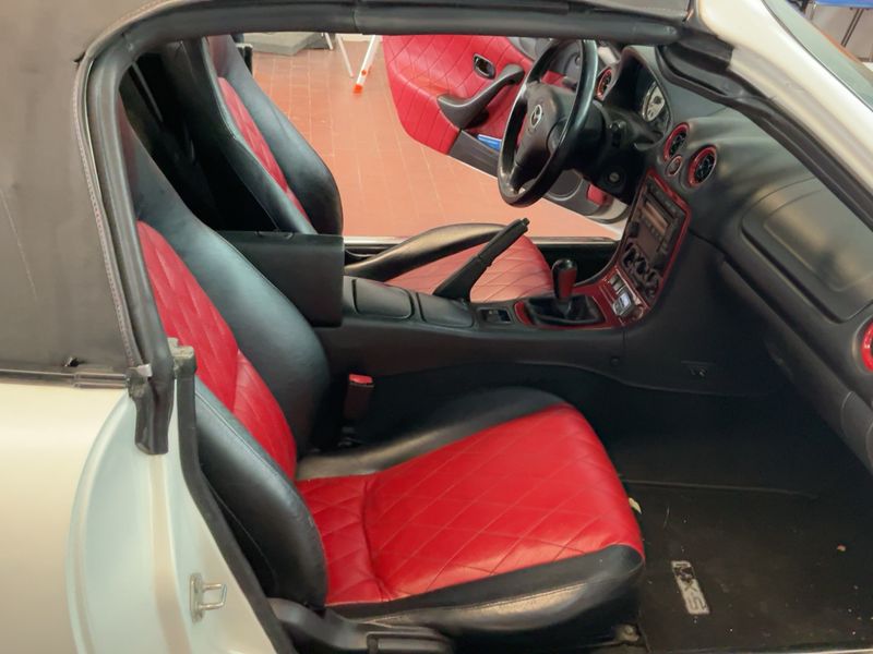 Mazda MX-5 1.9 Roadster — zdjęcie 14