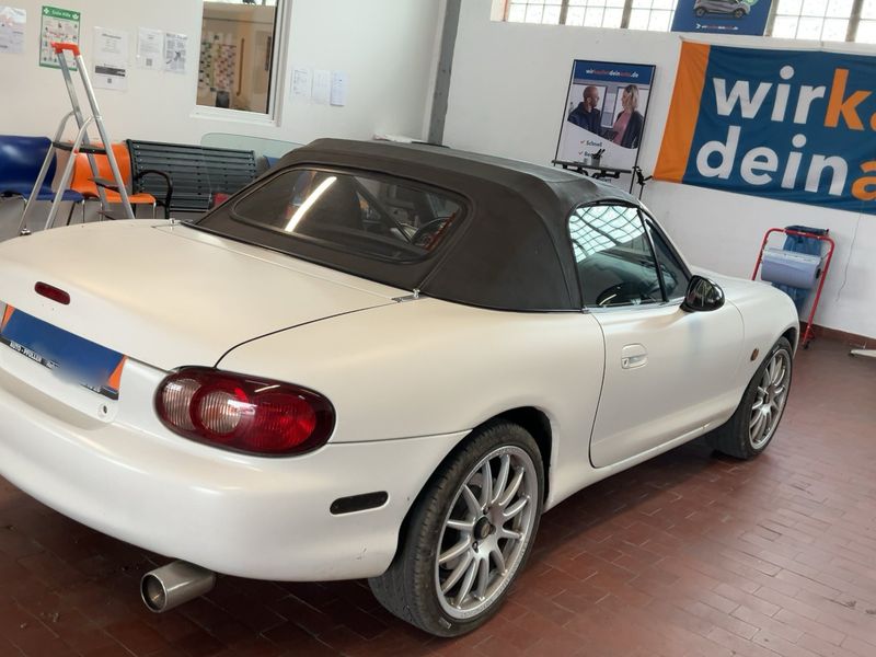 Mazda MX-5 1.9 Roadster — zdjęcie 6