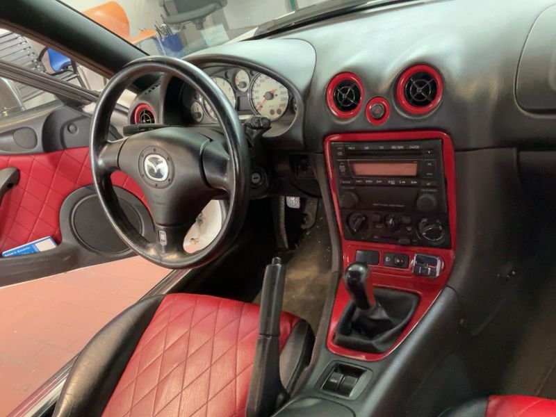 Mazda MX-5 1.9 Roadster — zdjęcie 12