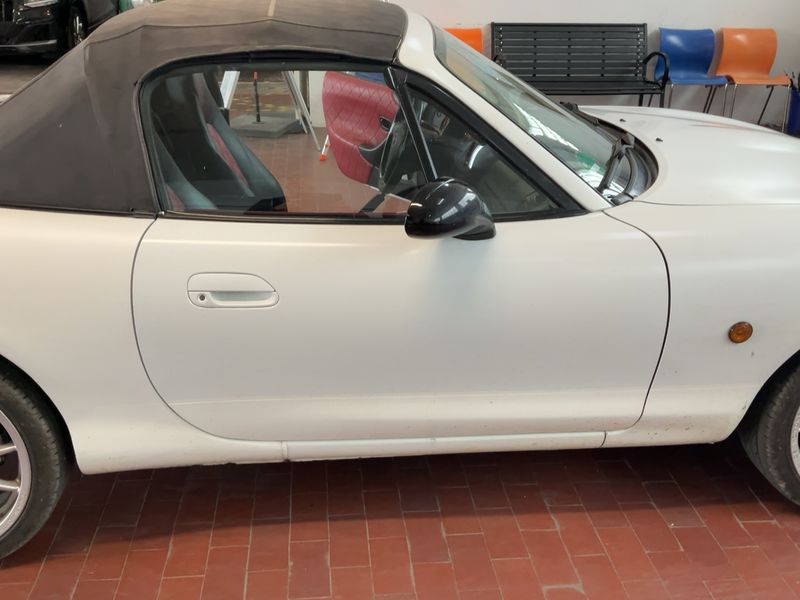 Mazda MX-5 1.9 Roadster — zdjęcie 7