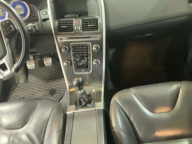 Volvo XC60 2.0 DRIVe R-Design — zdjęcie 12