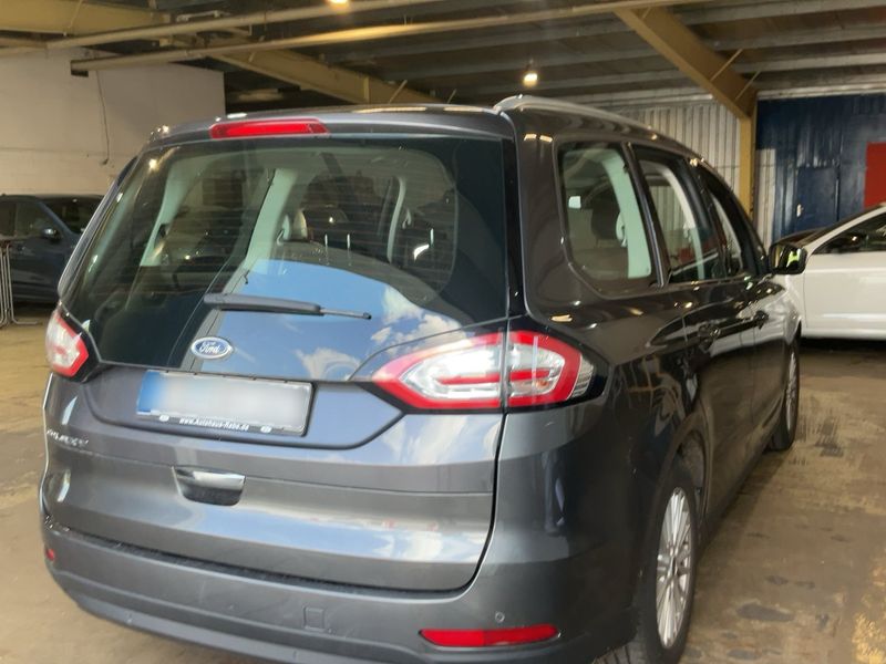 Ford Galaxy 2.0 TDCi Titanium — zdjęcie 6