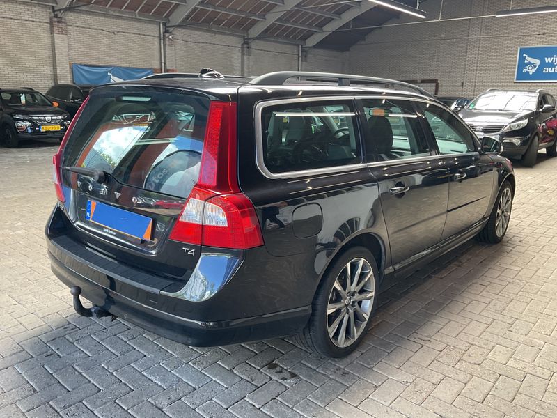 Volvo V70 1.6 T4 Momentum — zdjęcie 2
