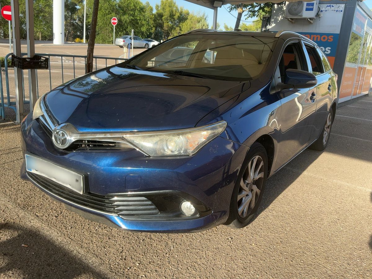 Toyota Auris 2015