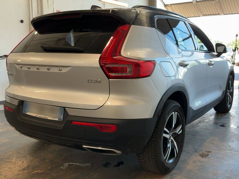 Volvo XC40 2.0 D3 R-Design 2WD — zdjęcie 6