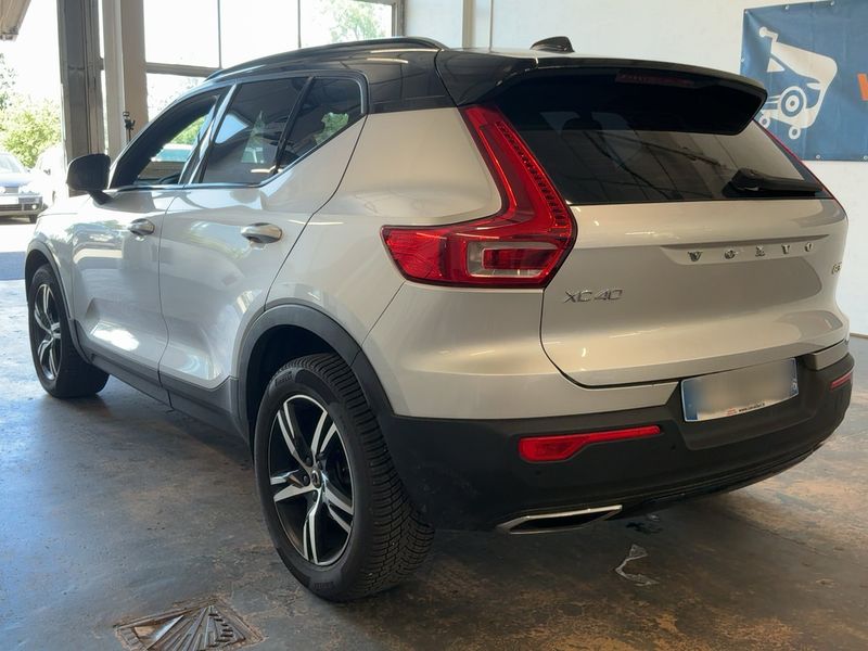 Volvo XC40 2.0 D3 R-Design 2WD — zdjęcie 3