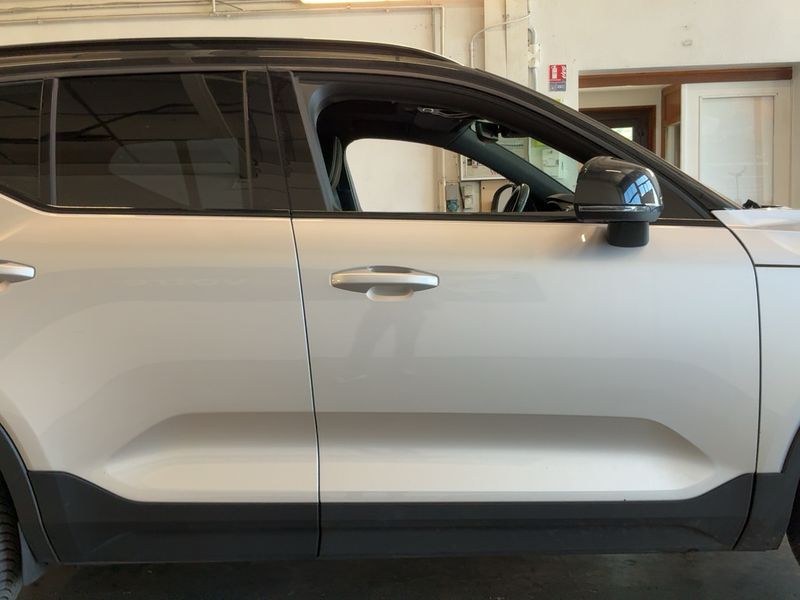 Volvo XC40 2.0 D3 R-Design 2WD — zdjęcie 7