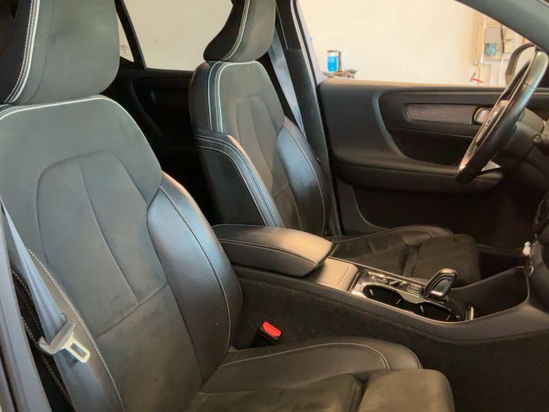 Volvo XC40 2.0 D3 R-Design 2WD — zdjęcie 11