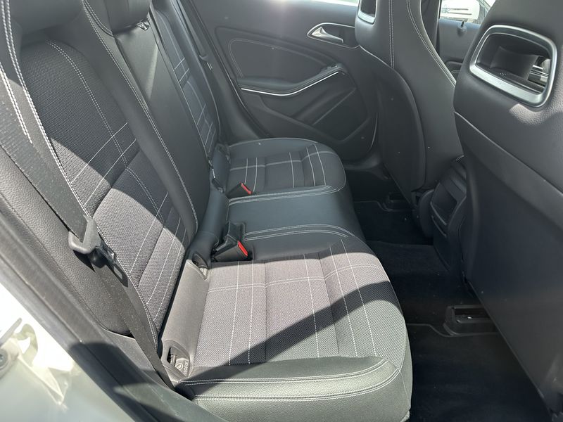 Mercedes-Benz GLA-Klasse GLA 200 d 4Matic Sport — zdjęcie 14