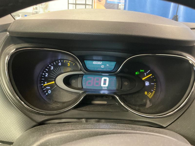 Renault Captur 1.5 dCi Energy Business 2015 – снимка 18
