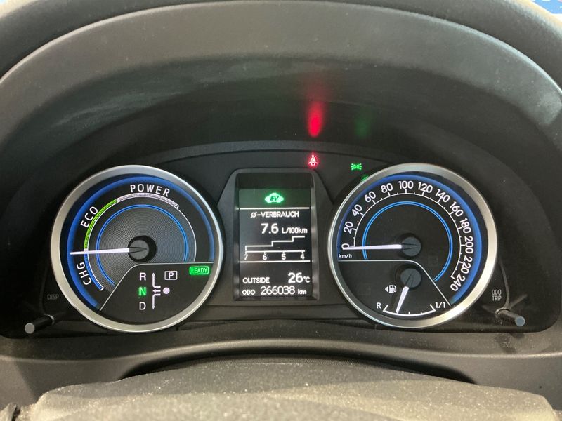 Toyota Auris 1.8 Hybrid Executive 2013 – снимка 18