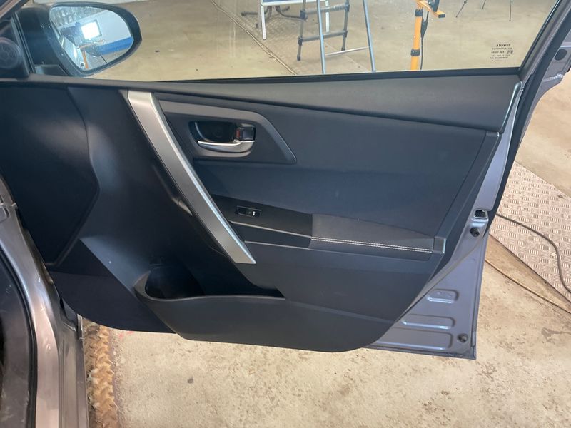 Toyota Auris 1.8 Hybrid Executive 2013 – снимка 30