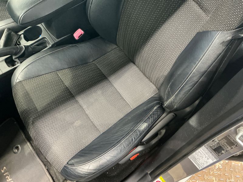 Toyota Auris 1.8 Hybrid Executive 2013 – снимка 41