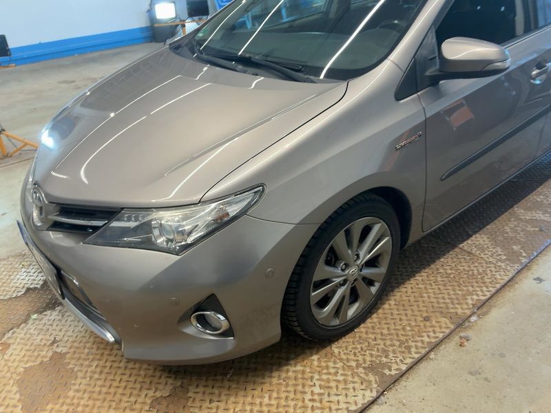 Toyota Auris 1.8 Hybrid Executive 2013 – снимка 2