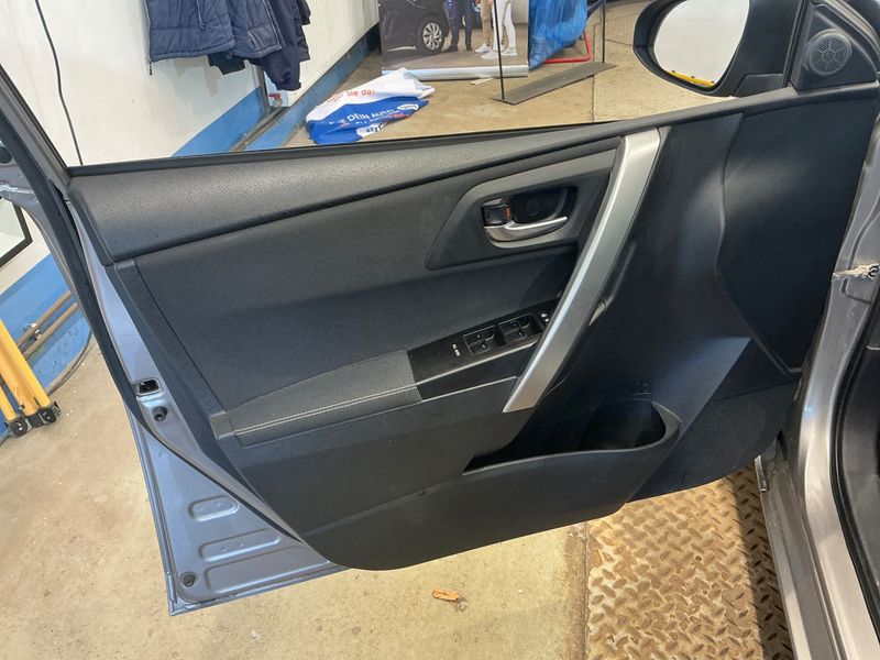 Toyota Auris 1.8 Hybrid Executive 2013 – снимка 35