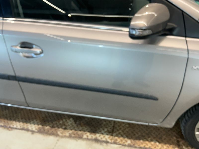 Toyota Auris 1.8 Hybrid Executive 2013 – снимка 24