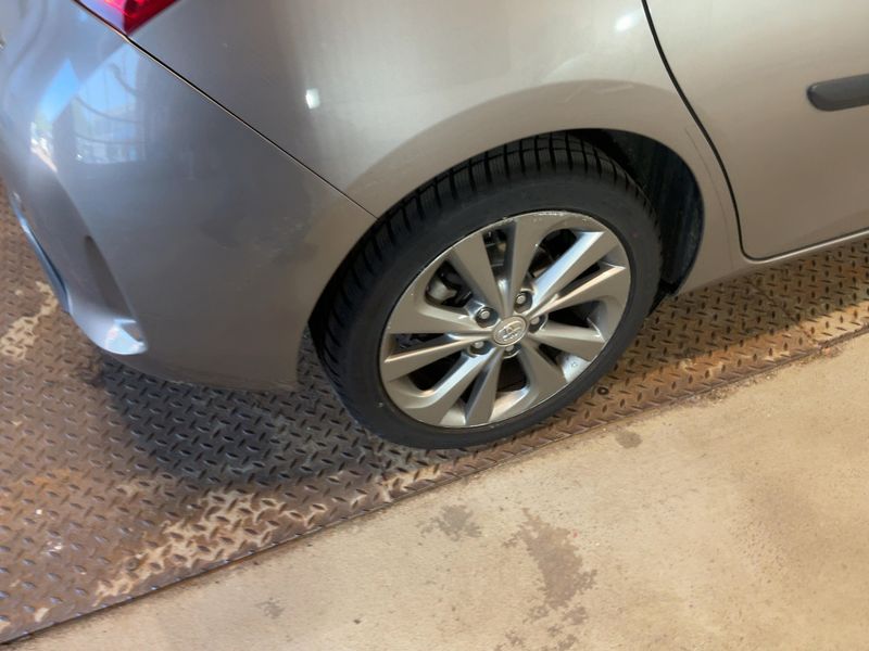 Toyota Auris 1.8 Hybrid Executive 2013 – снимка 9