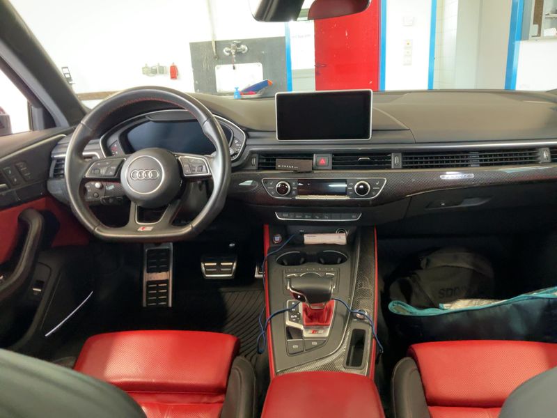 Audi S4 3.0 V6 TFSI quattro — zdjęcie 12