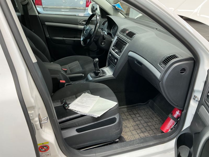 Skoda Octavia 1.6 TDI Ambition 2012 – снимка 3