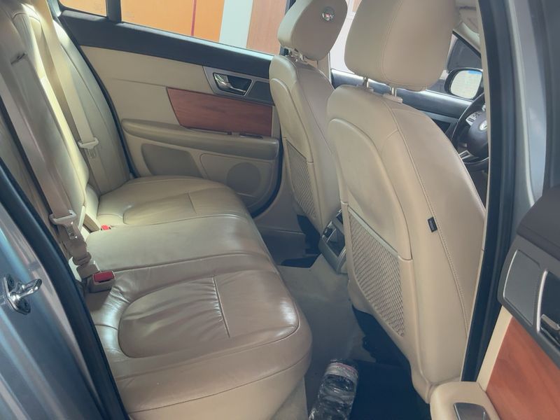 Jaguar XF 3.0 D V6 Luxury 2011 – снимка 19